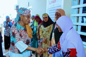 Premier contact entre les bénéficiaires de l’École politique et leur Grande Marraine, SEM Aïchatou Mindaoudou